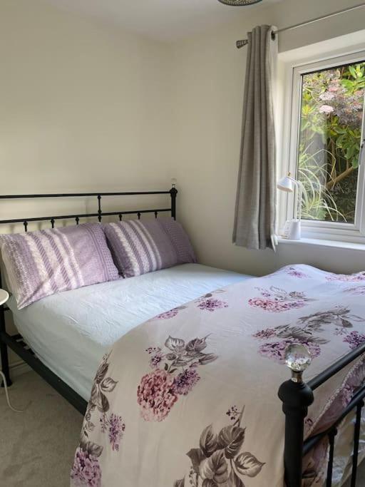 Cosy Apartment With Private Access And Kitchenette In Guildford (Adults Only) Worplesdon Buitenkant foto